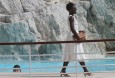 Lupita Nyong'o u šetnji na obali 
